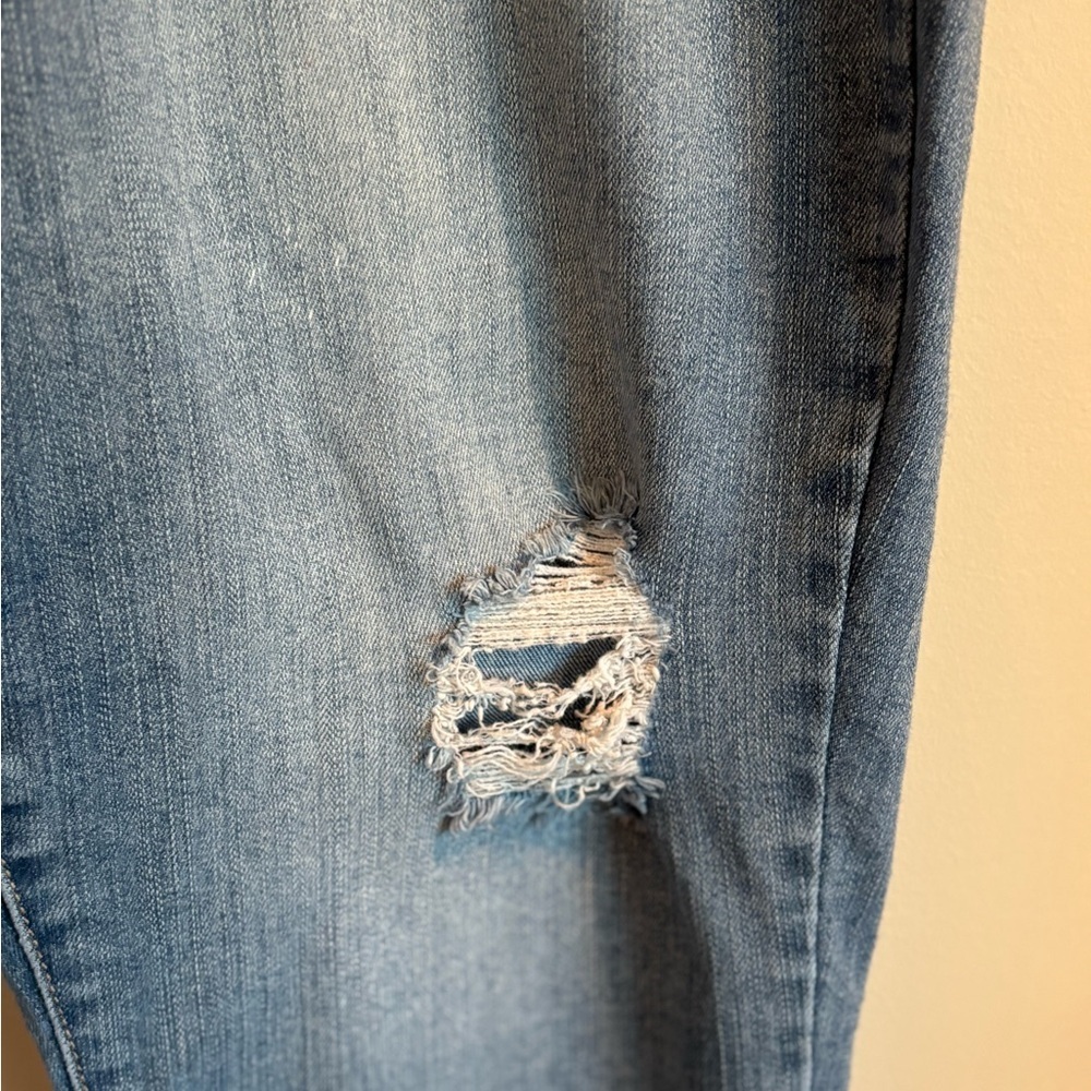 Torrid Jeans Sky High Skinny Crop Light Blue Cropped Distressed BoyfriendSize 18 - Picture 4 of 16